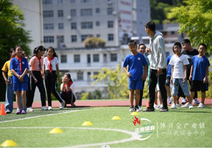 AI智慧体育操场安装后，满足校园体育“教学练测考”全场景常态化应用